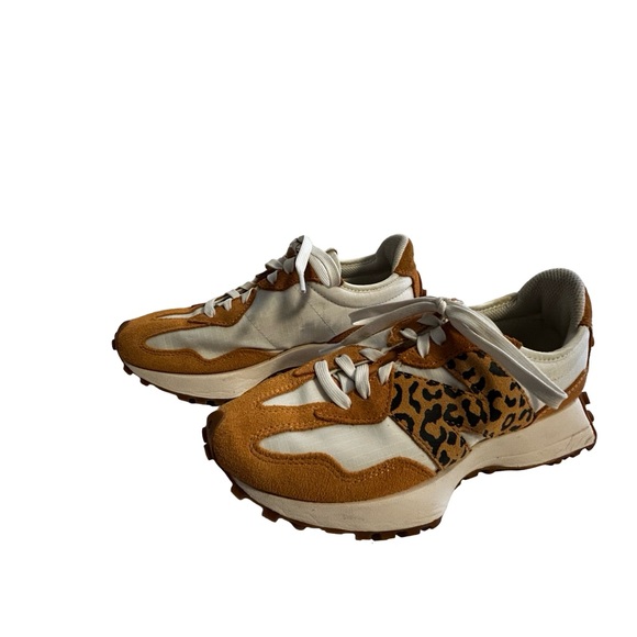 Ladies New Balance 5.5 Classics 327 Sneakers Leopard Tan & White - Picture 3 of 8